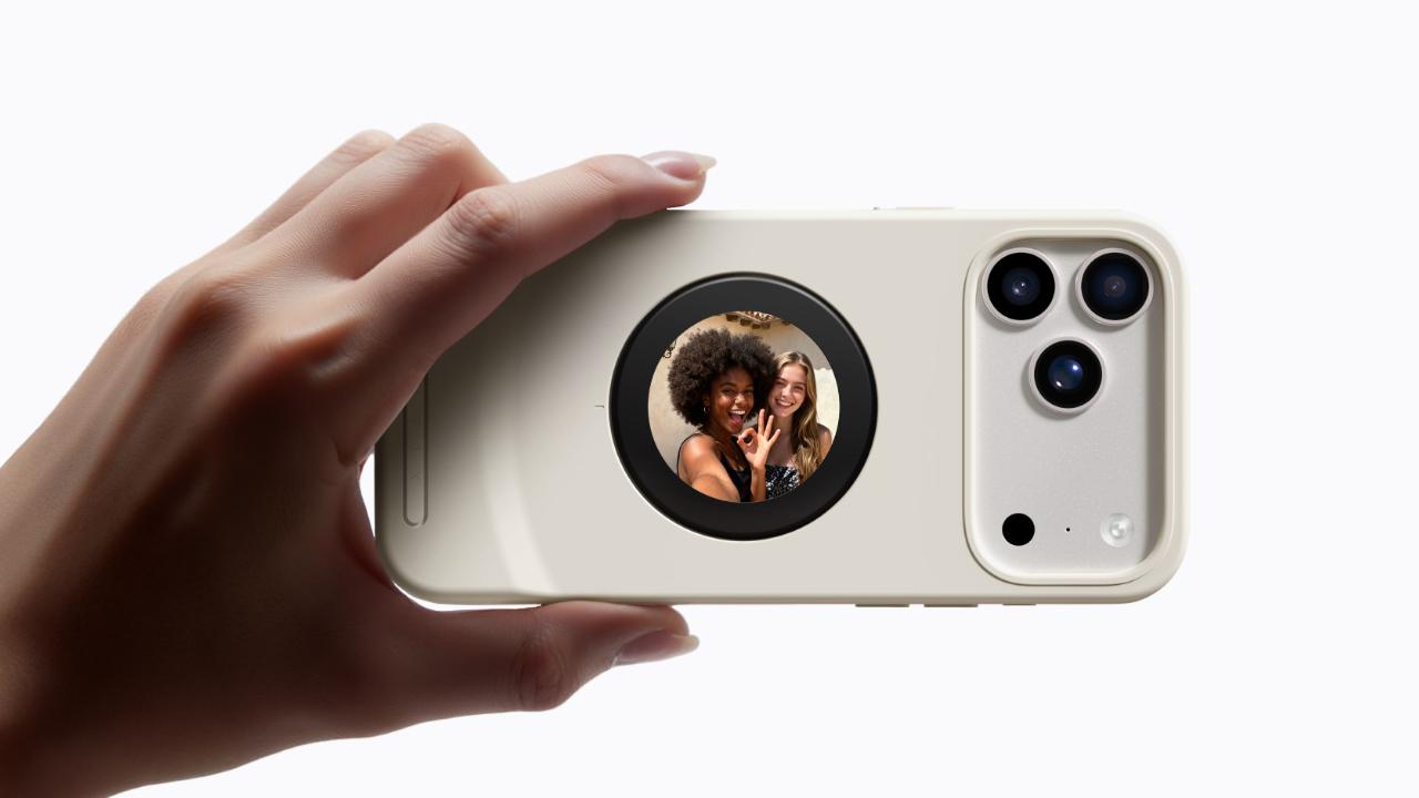 iPhoneケースにディスプレイがあれば、自撮りにインカメ使わなくてもOK