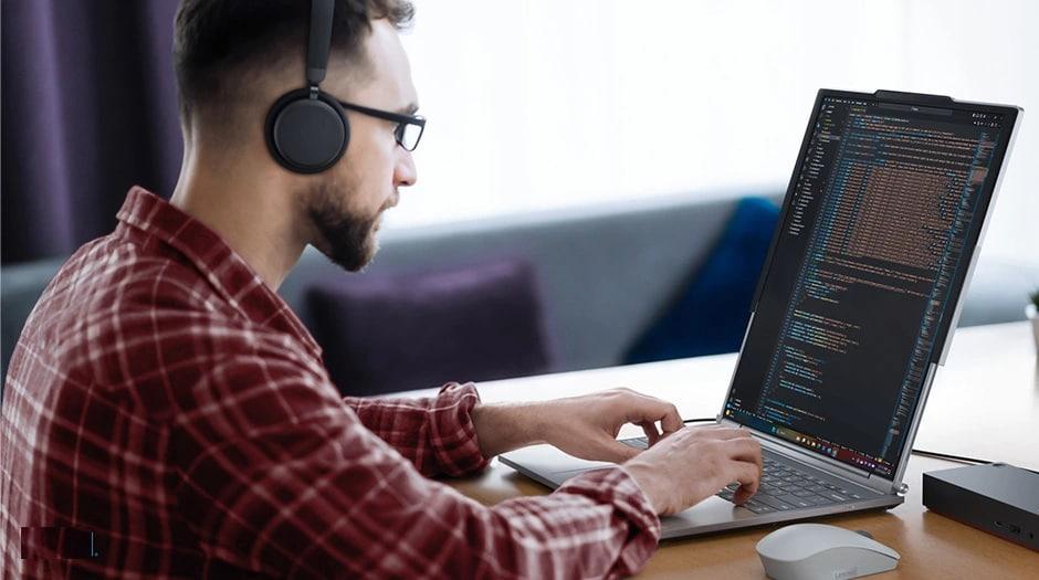 Lenovoの新ゲーミングノートPCは画面がヨコに伸びるかも