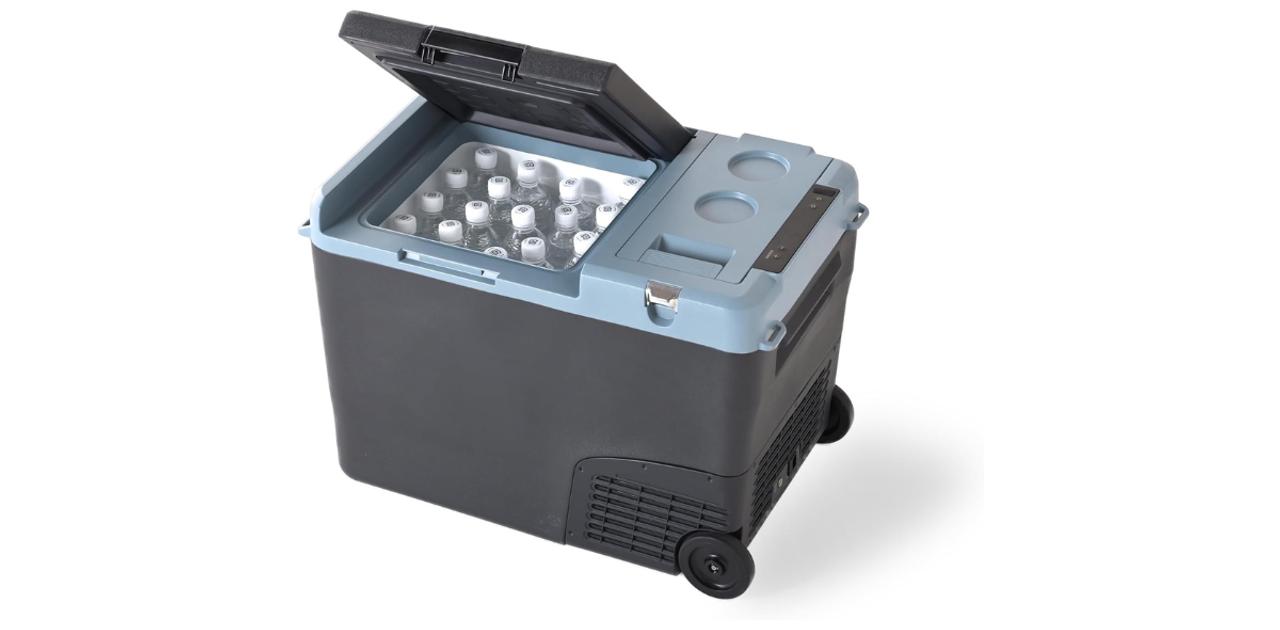 家・車・外ぜんぶ対応。冷やすも温めるも自由な35Lポータブル保冷温庫