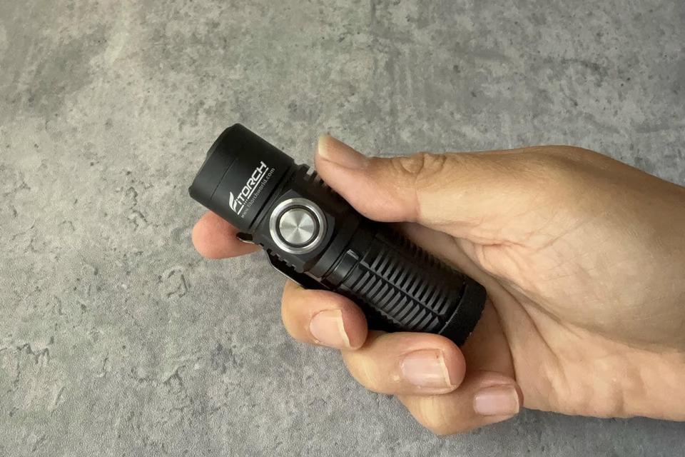 350m先まで照らす威力に脱帽。ヘッドライトや照明としても活躍するLEDライト