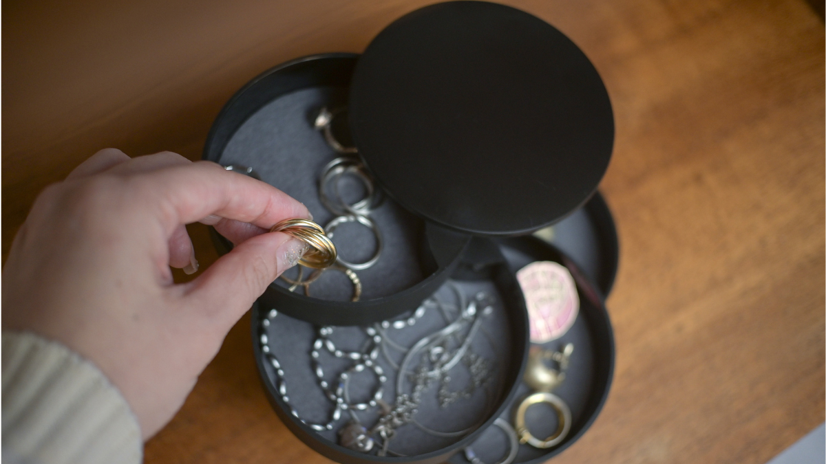 掃除後、キレイを保てない勢へ。アクセは山崎実業のトレイでざっくり仕舞うが大吉！