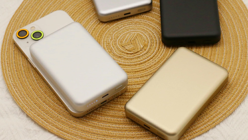 燃えにくい「準固体」モバイルバッテリー。日本メーカーから発売