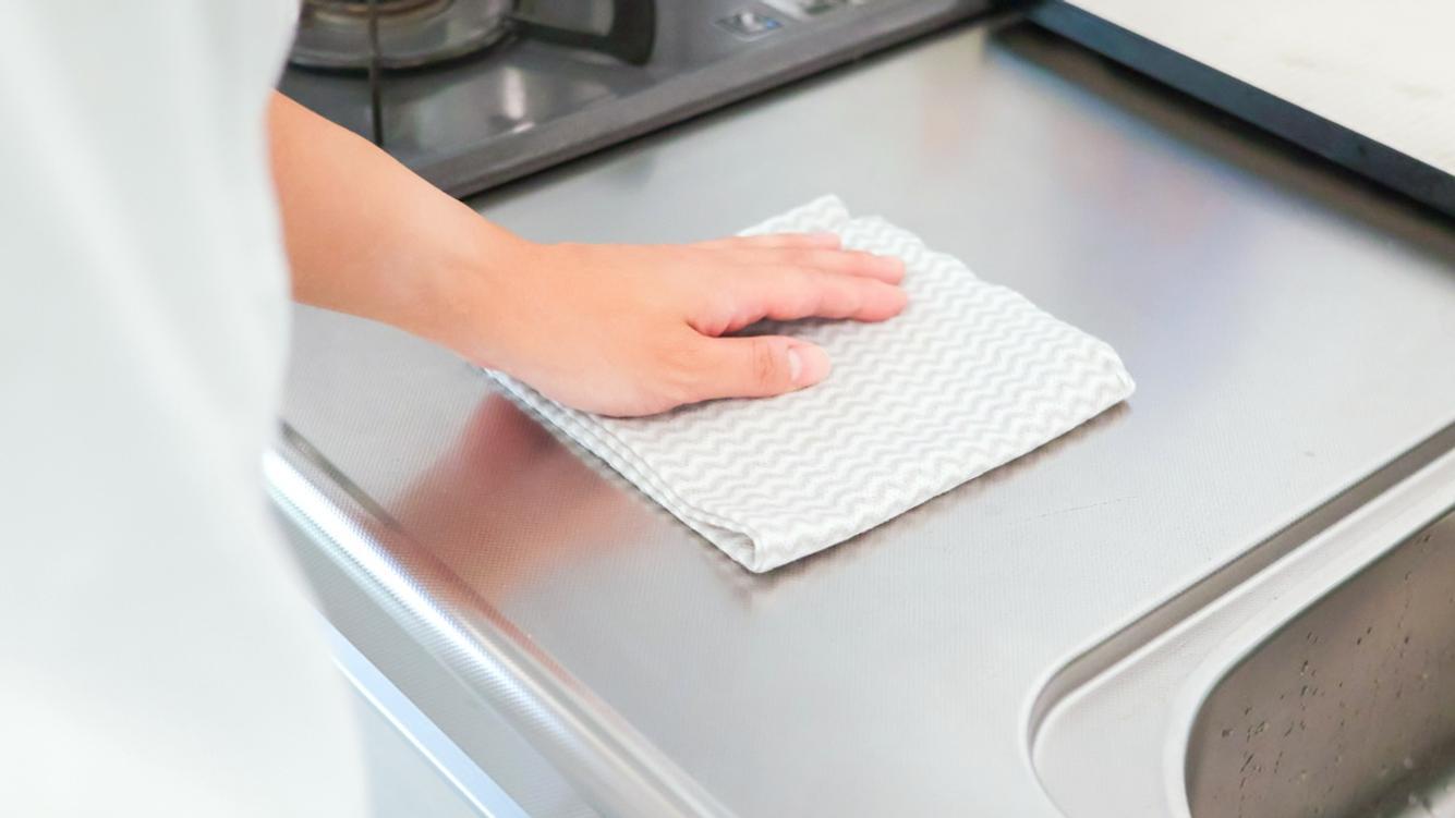 洗ってもニオイが気になる、ふきん問題。カフェで使ってた「使い切りダスター」で一気に解決した