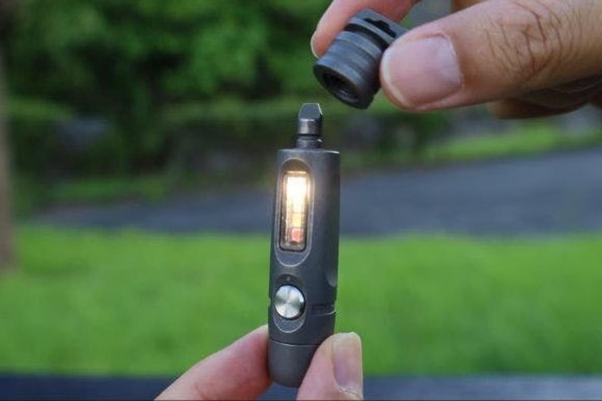 親指サイズのライトに「ある機能」が隠れていました