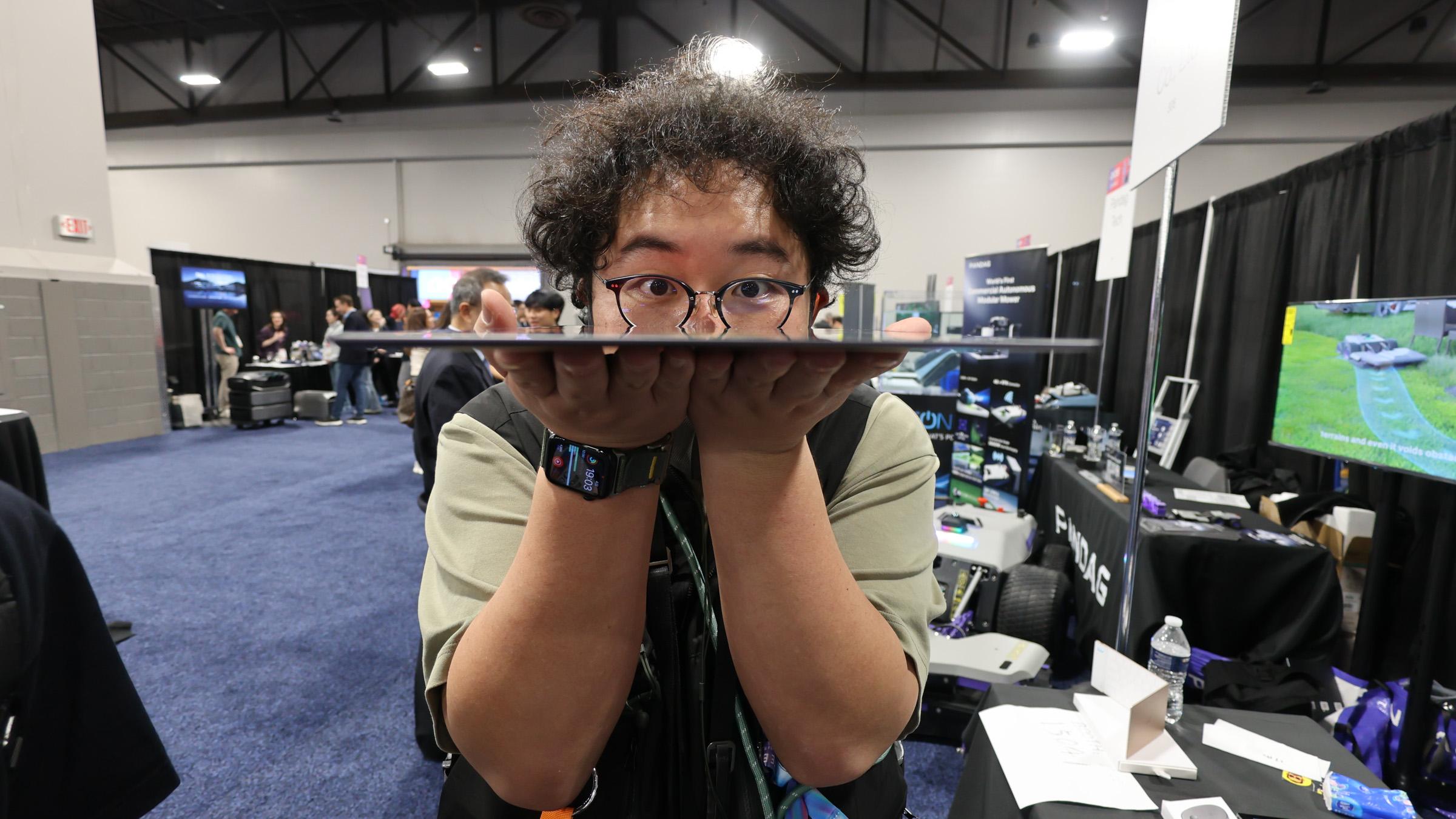 その名も「Paper」。薄さに全振り、たった3.1mmのタブレット