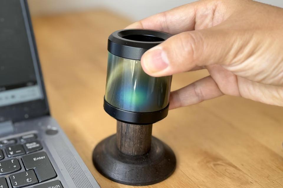 磁石がゆっくり落ちる理由、知ってる？ レンツの法則を“手で感じる”トイ