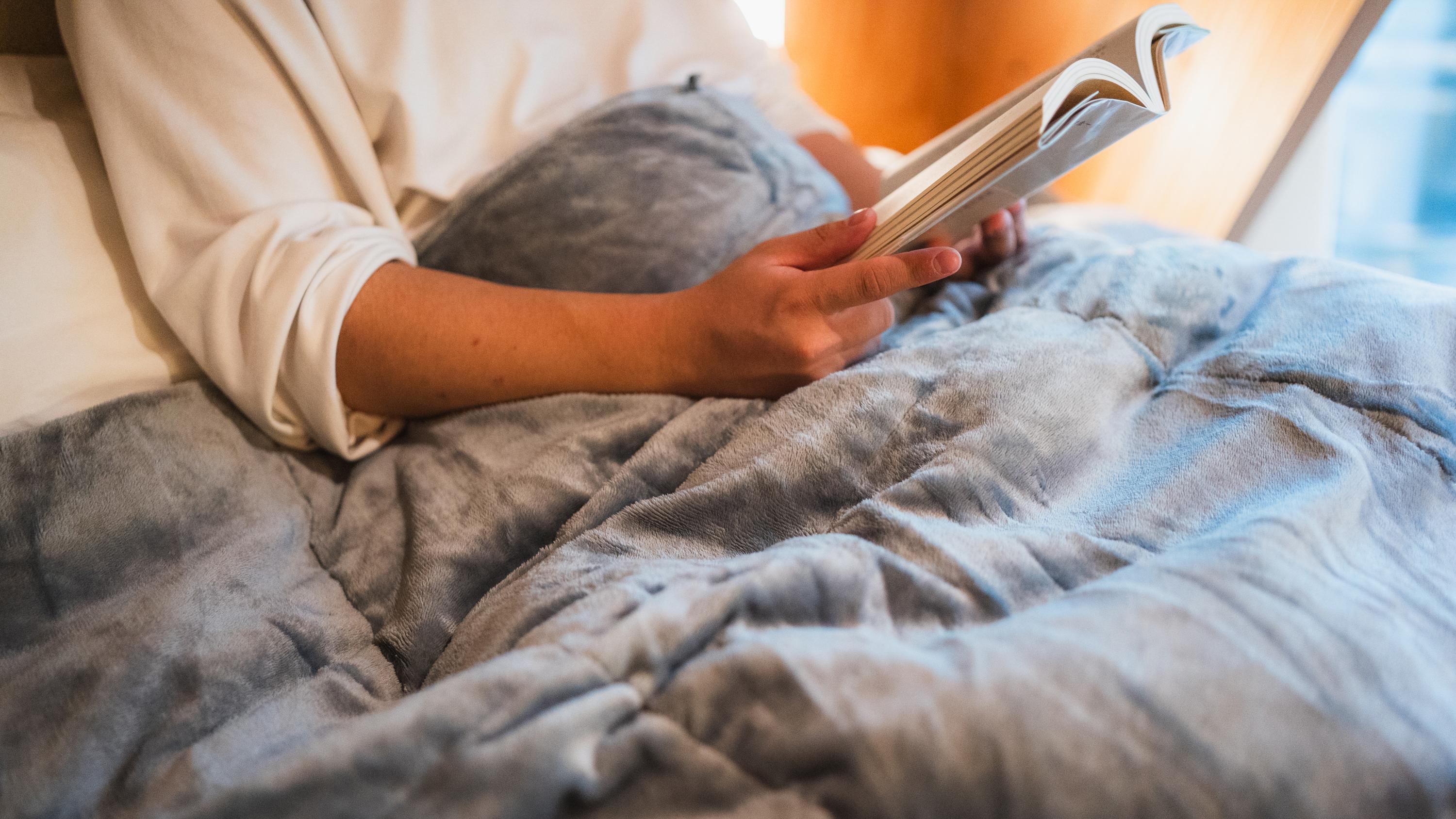 真冬なのに毛布なしでもOK。薄さ3cmでもしっかり暖かい宇宙服素材の極薄ふとん