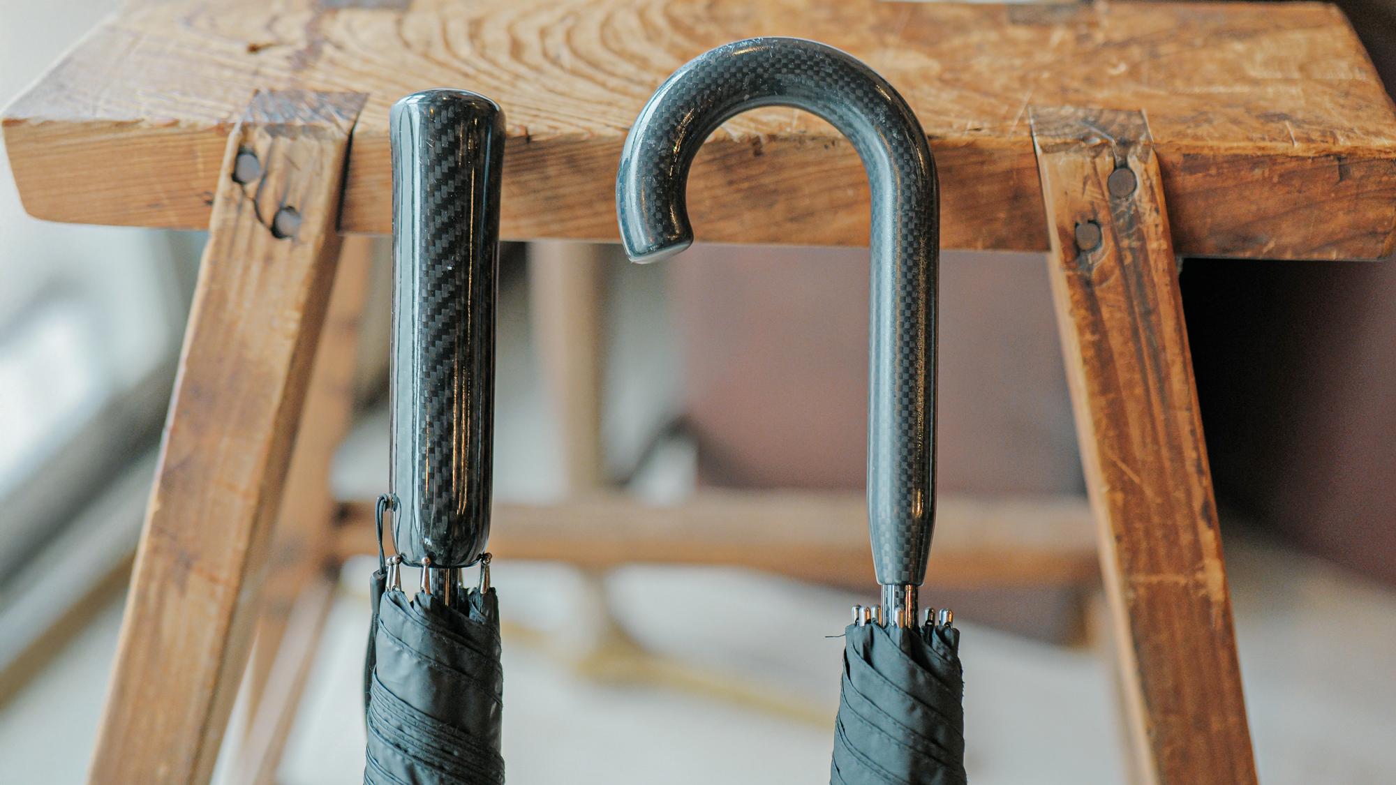 ビニール傘よりデカくて頑丈なのに軽い。カーボン好きにはたまらない傘を試してみた