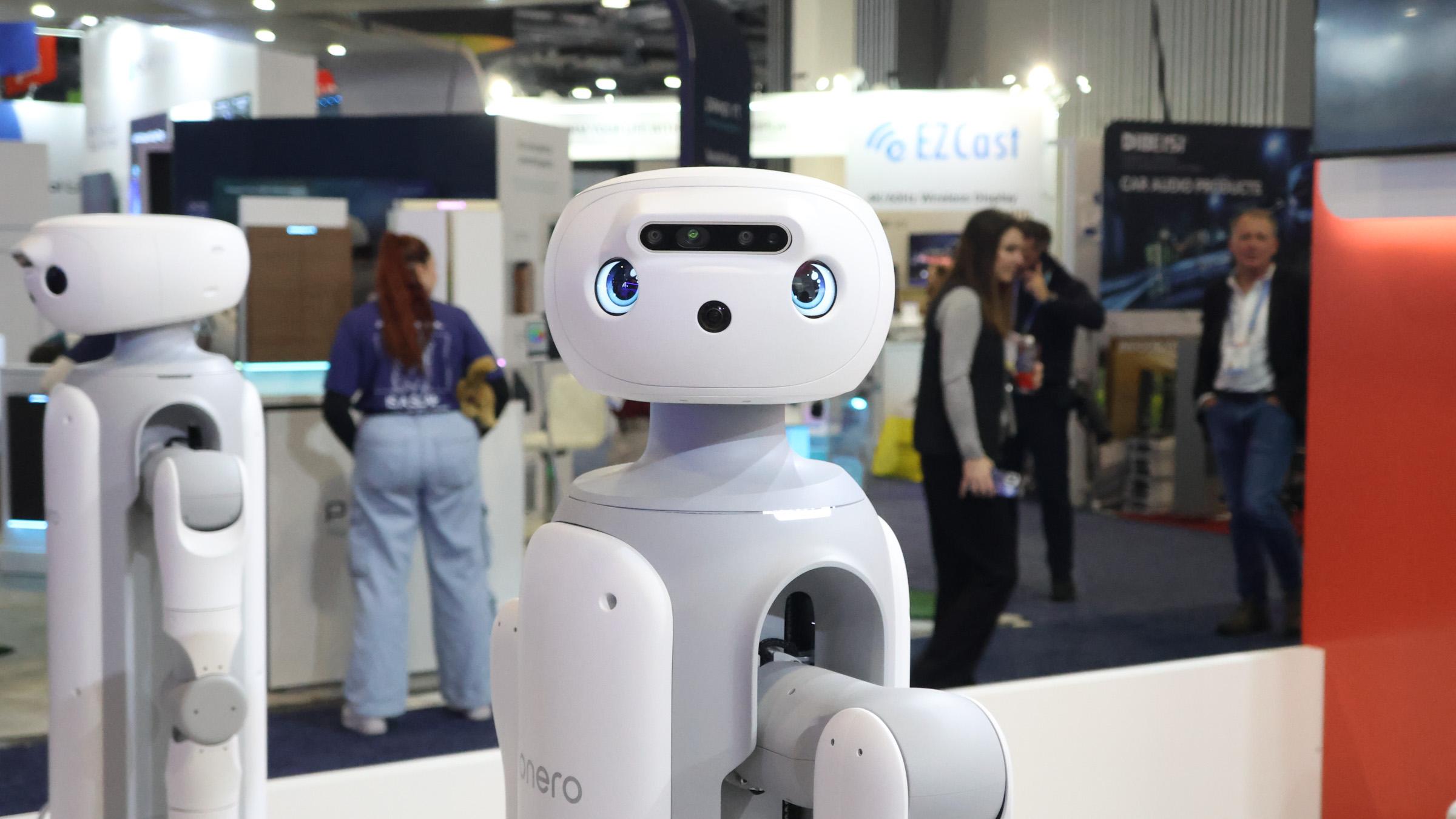 SwitchBot人型ロボ、いよいよ今年米国で発売を予定。洗濯物をつまむ表情がかわいい…