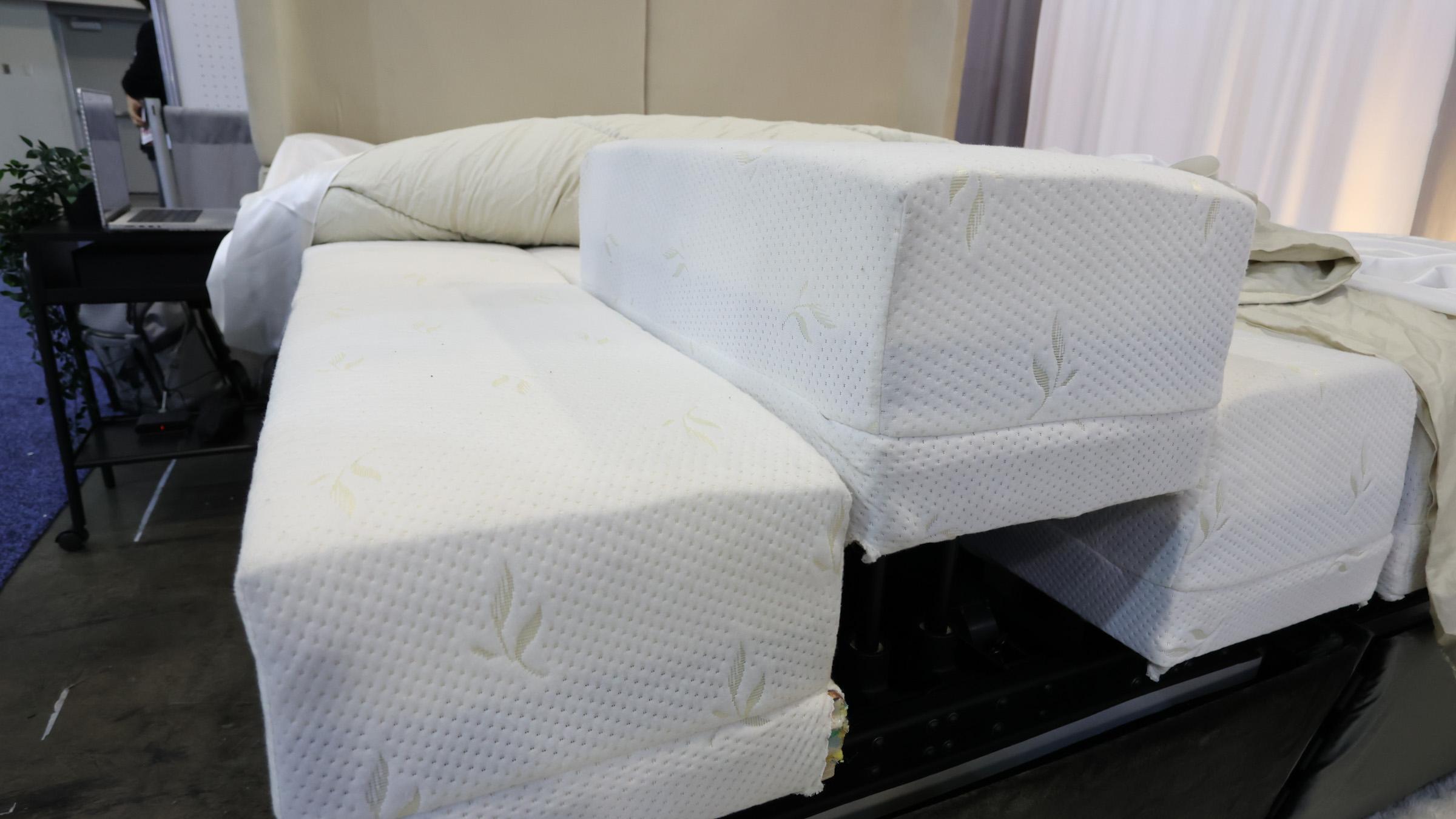 吉田拓郎の写真と音楽が楽しめるデジタルフォトフレーム｢TAKURONICLE