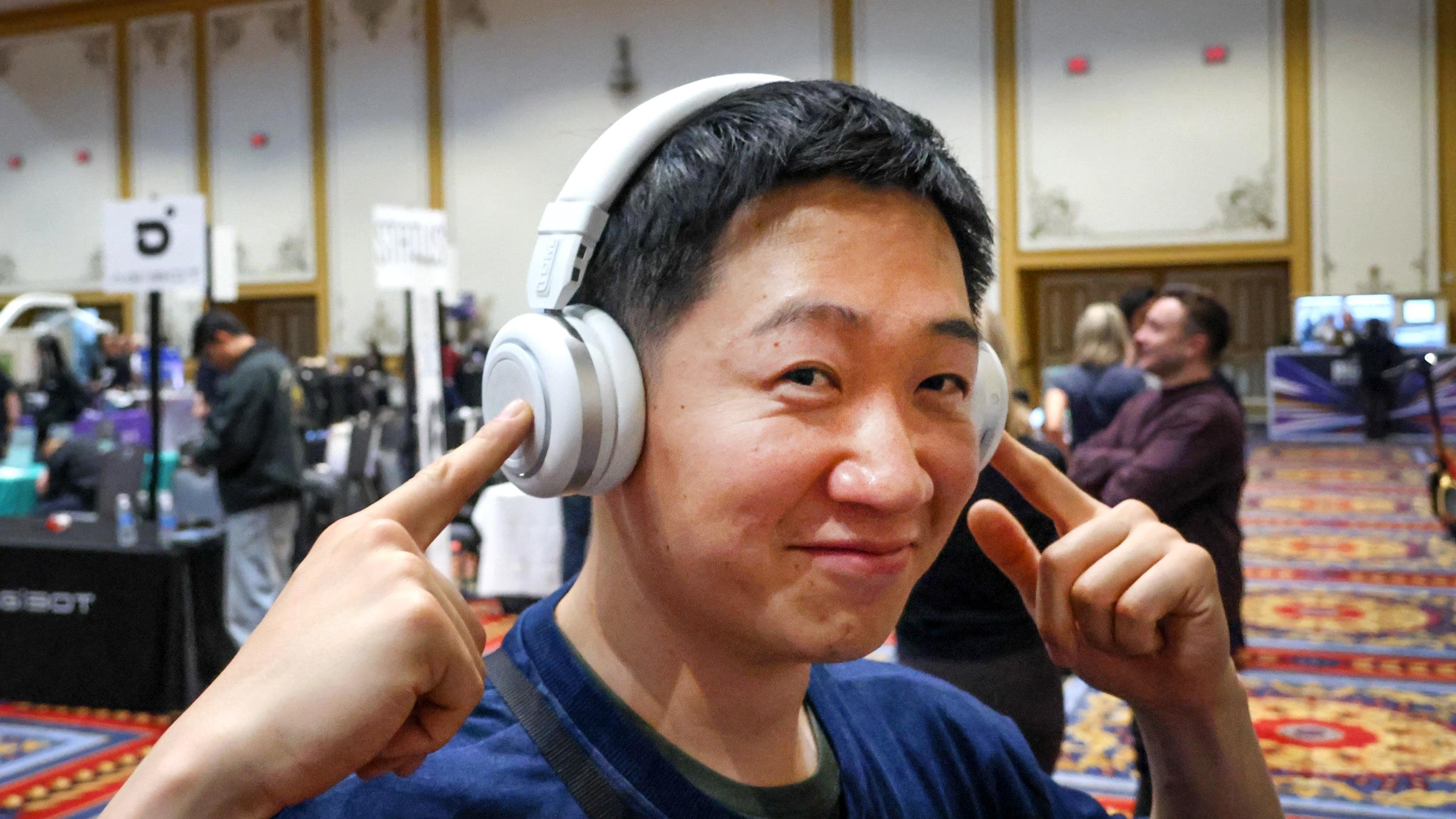 ヘッドホンとスピーカーの二刀流。ハイブリッドなオーディオを試してきた