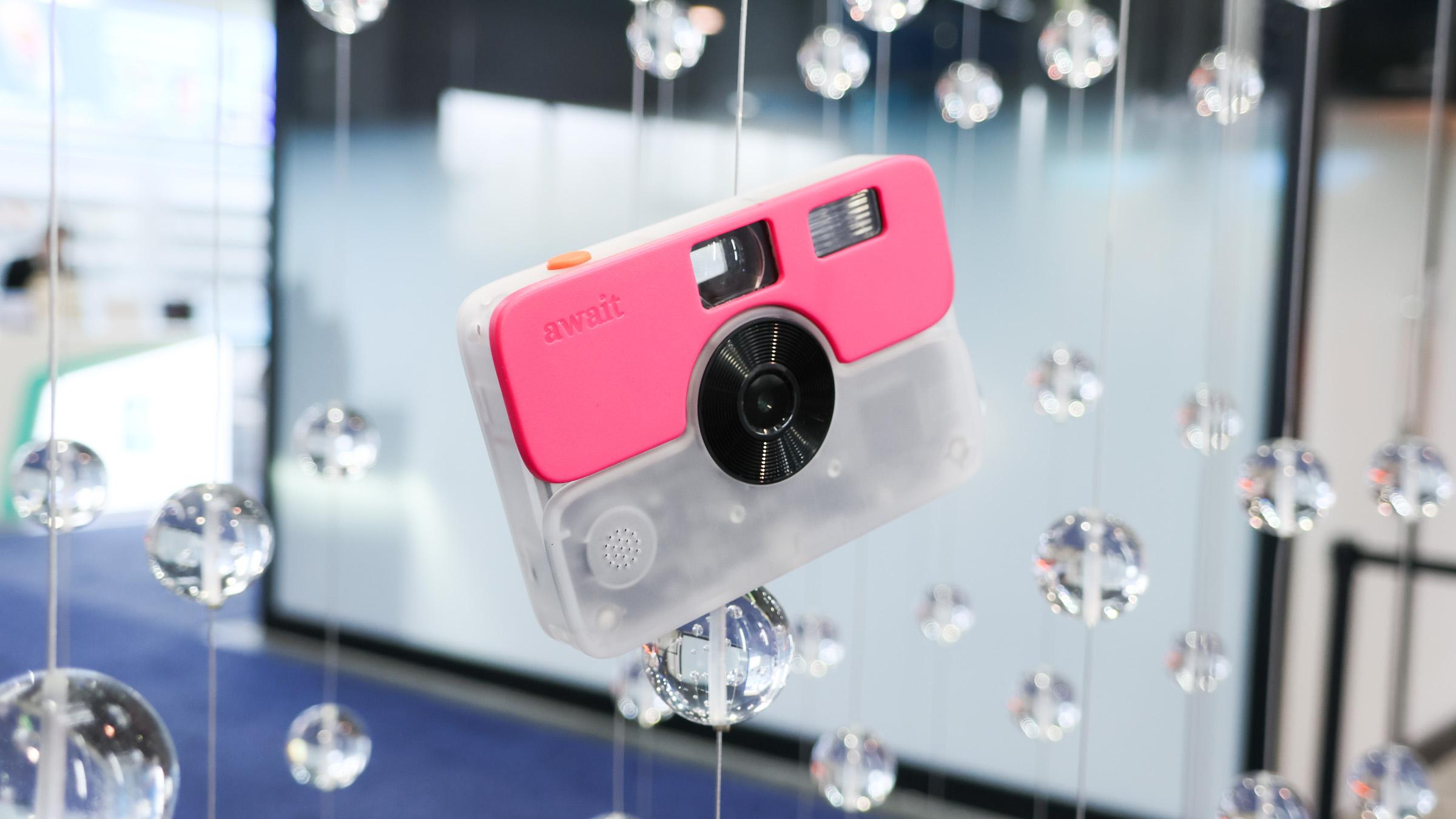 Lightroom CC内蔵のツァイスデジカメ｢ZX1｣がついに予約開始。お値段は