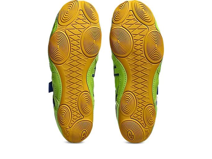 テーピングの概念をシューズに。ASICSとイッセイミヤケが共同開発