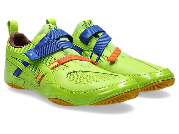 テーピングの概念をシューズに。ASICSとイッセイミヤケが共同開発