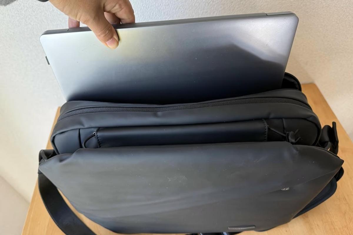 PCも書類もジムの服も。大容量なのに「どこに何があるか」すぐ分かる 
