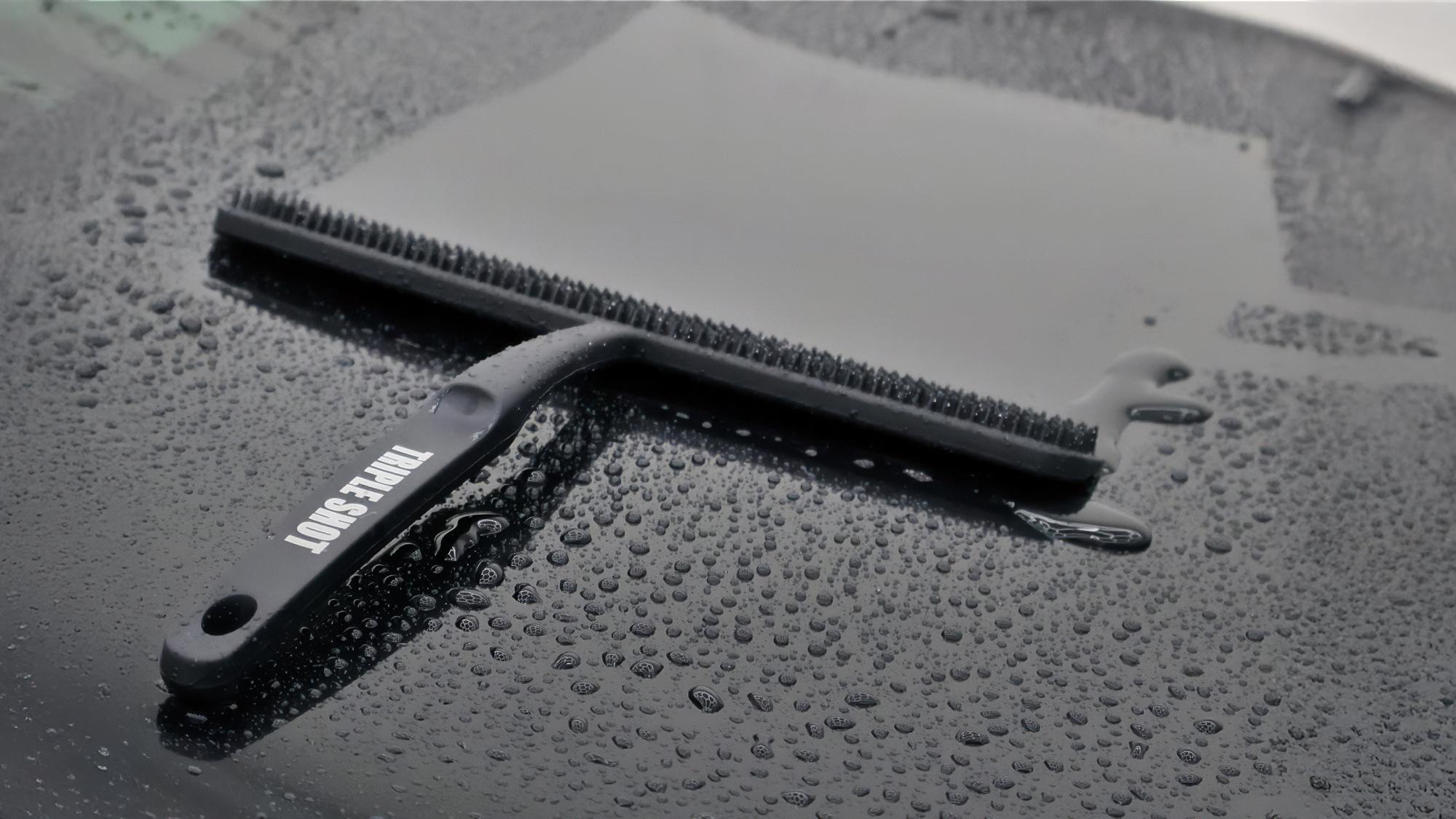 洗車後のタオル拭き上げ、1本3役のシリコンスキージーでもっとラクしない？