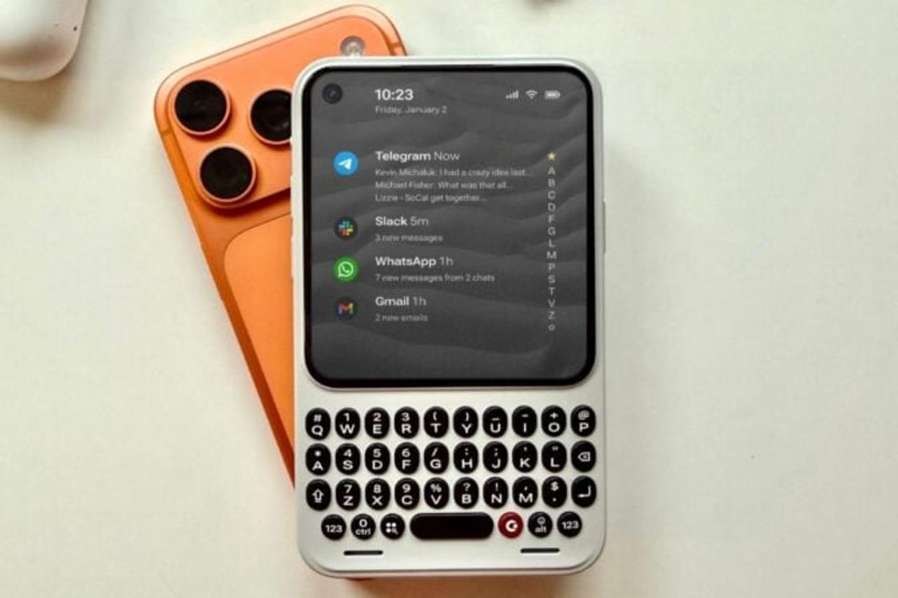 物理キーボード好きが歓喜するAndroidスマホが登場 | ギズモード・ジャパン