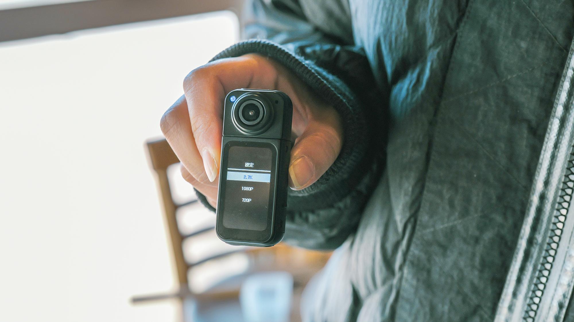 35gで首掛けもできる。画質はお値段なりだけど極小カメラが意外と楽しかった