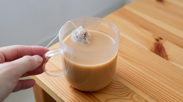 お茶とミルクが合体。お湯一発でできあがる｢ミルクティーバッグ