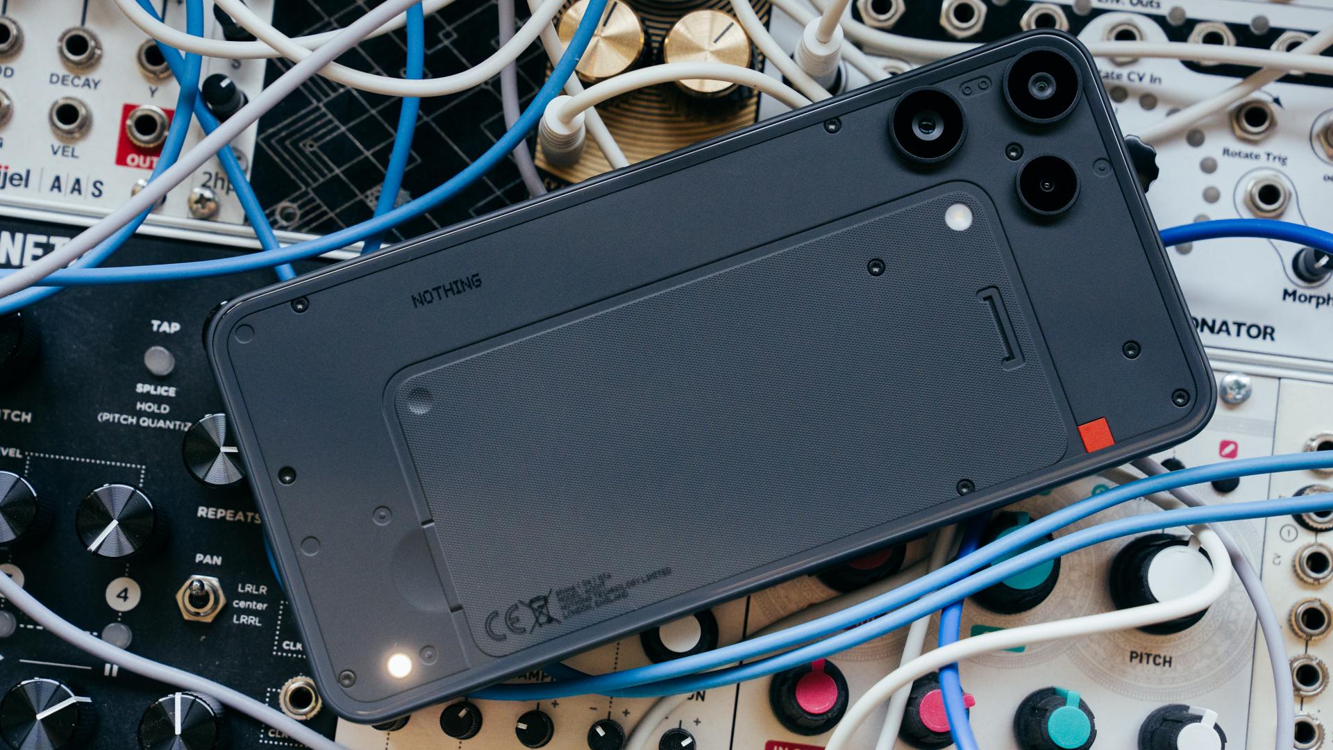 プレイがアツいスマホゲーマーに捧げる水冷式冷却パッド | ギズモード