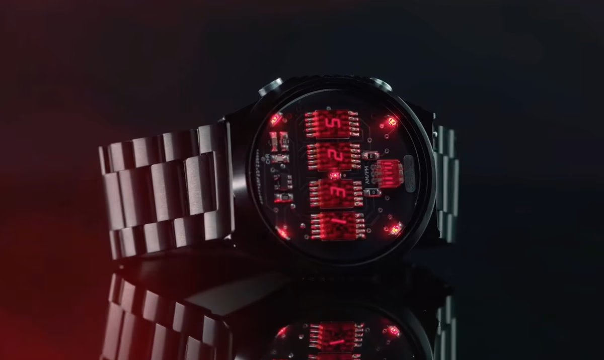 ガジェット好きの心を掴むメカニクル腕時計。80年代の憧れを現代の技術と感性で再現