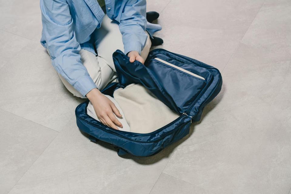 航空会社CAが監修した、スーツケースみたいな旅行バッグ。両開き構造でパッキングもしやすい