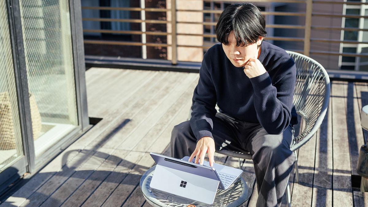 学生時代をともに過ごす頼もしい相棒。 Surface 新生活応援モデル 
