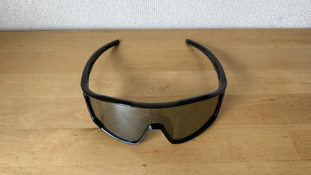 偏光×瞬間調光。運転中に効くサングラスの新アプローチ | ギズモード