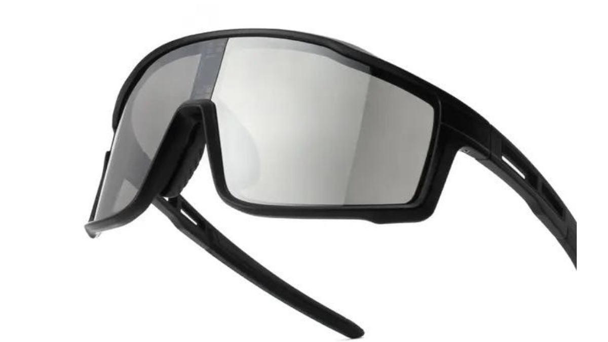 サングラス、外すのやめました。トンネルも夕方も自動対応な1本