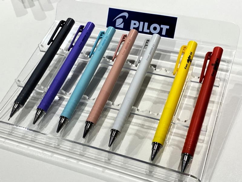 高級シャープペンシルブームに殴り込み。ノックしなくても芯が出る機構