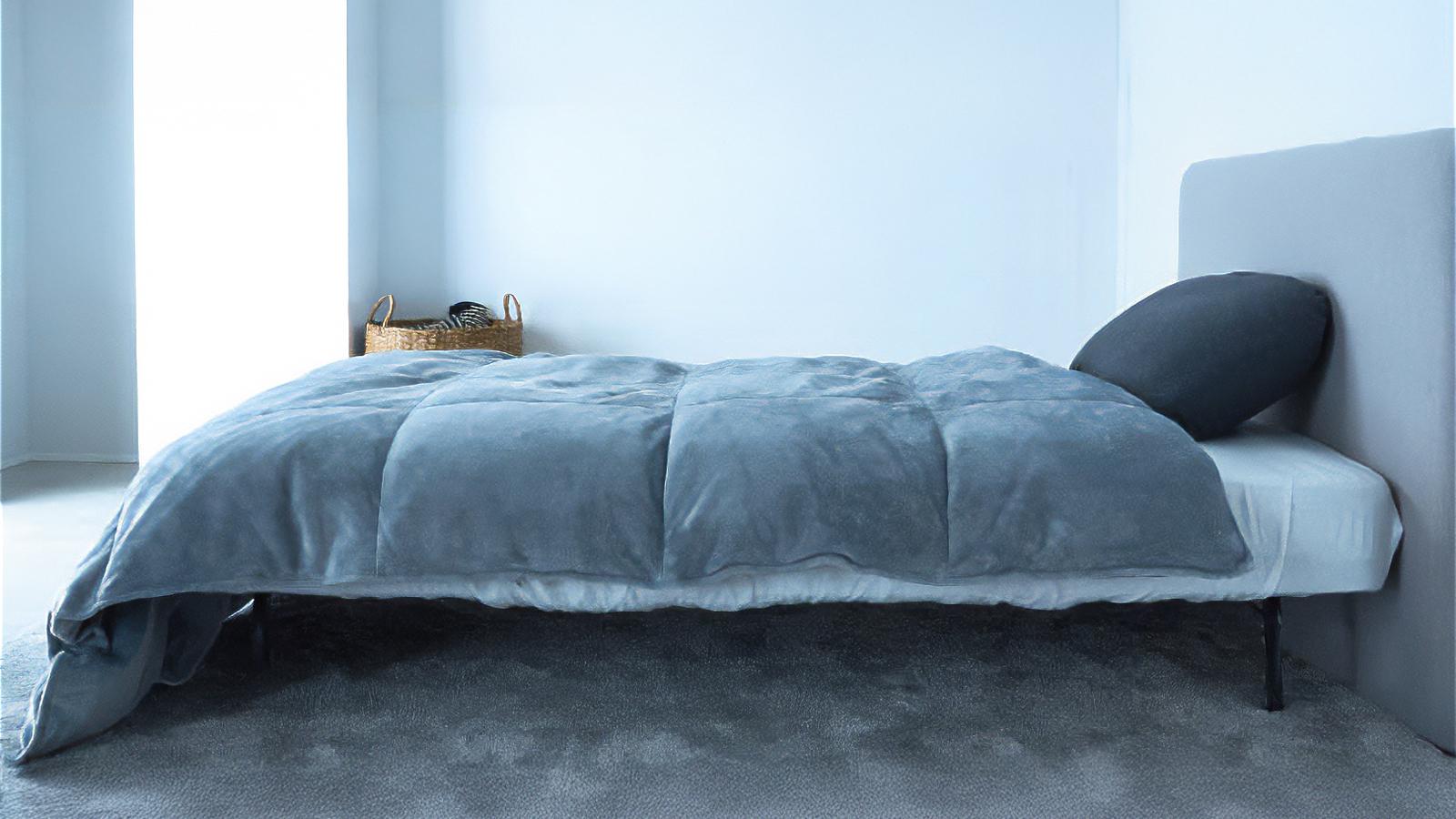 宇宙服用素材の圧倒的断熱力。薄くて軽いのに真冬でも毛布無しで大丈夫