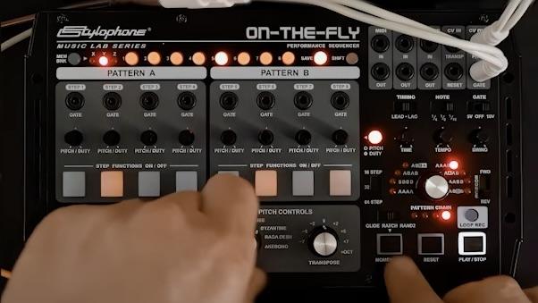 60年代の電子音が進化。スタイロフォンからガジェット楽器2機種