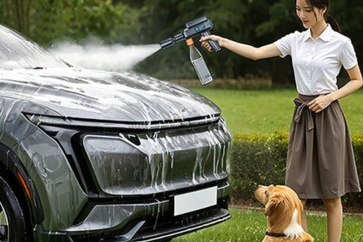 週末の窓掃除をラクに。水道がないベランダでも使える｢軽量高圧洗浄機