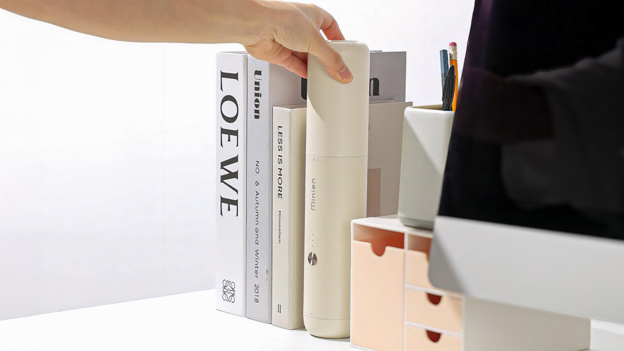 このボトル、実は多機能クリーナー。見せる収納でデスクや愛車もサッとキレイに