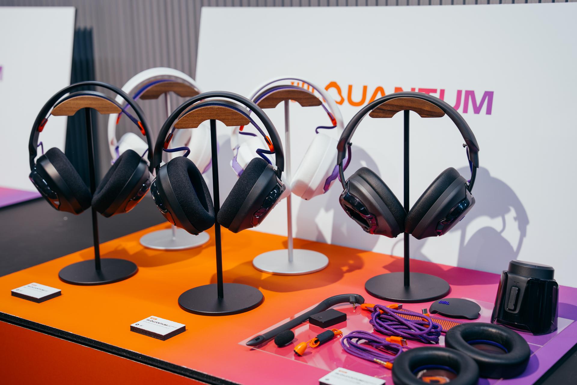 没入と勝利のサウンドギア。JBLからゲーミング・ヘッドセット3機種が新