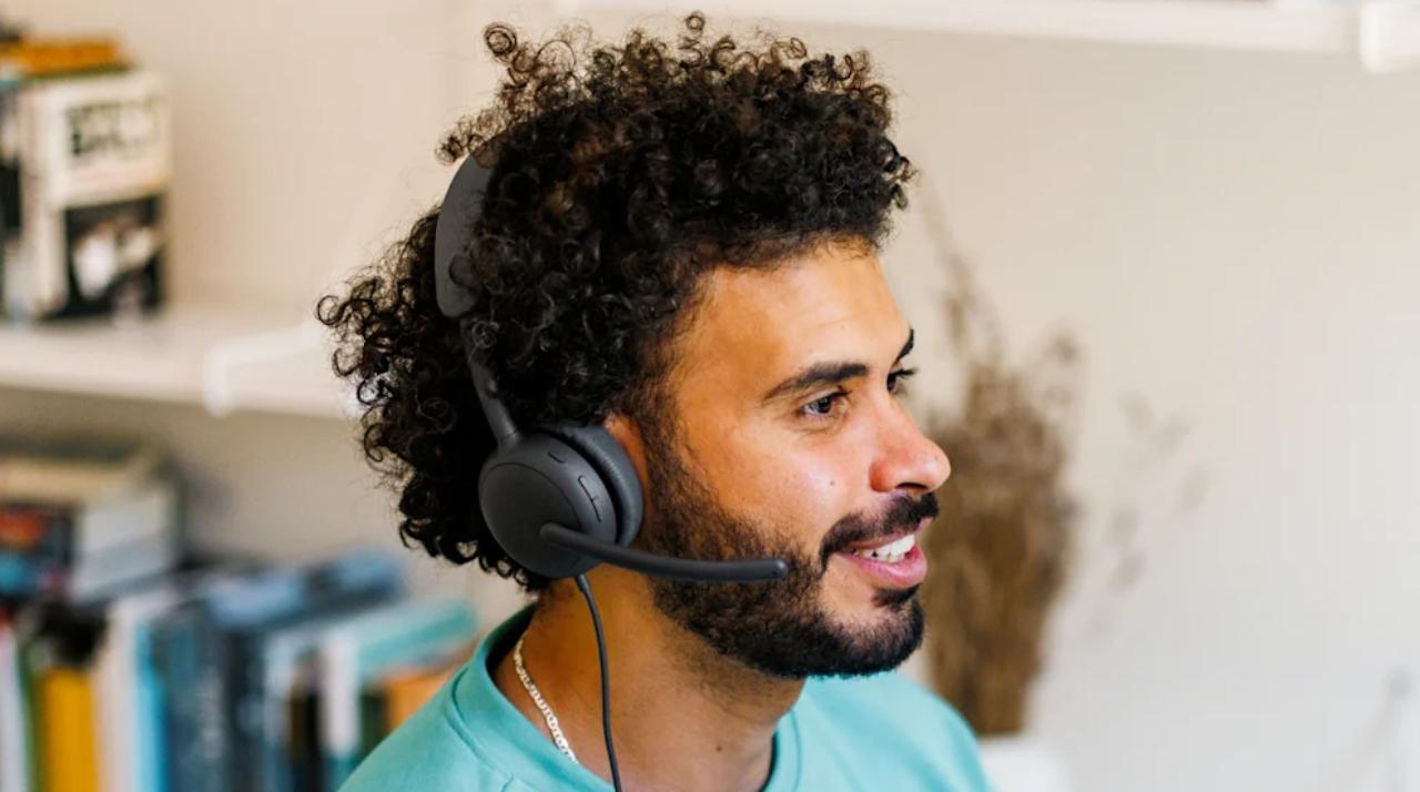 オンライン会議や授業で雑音カット。集中力を高めるヘッドセット