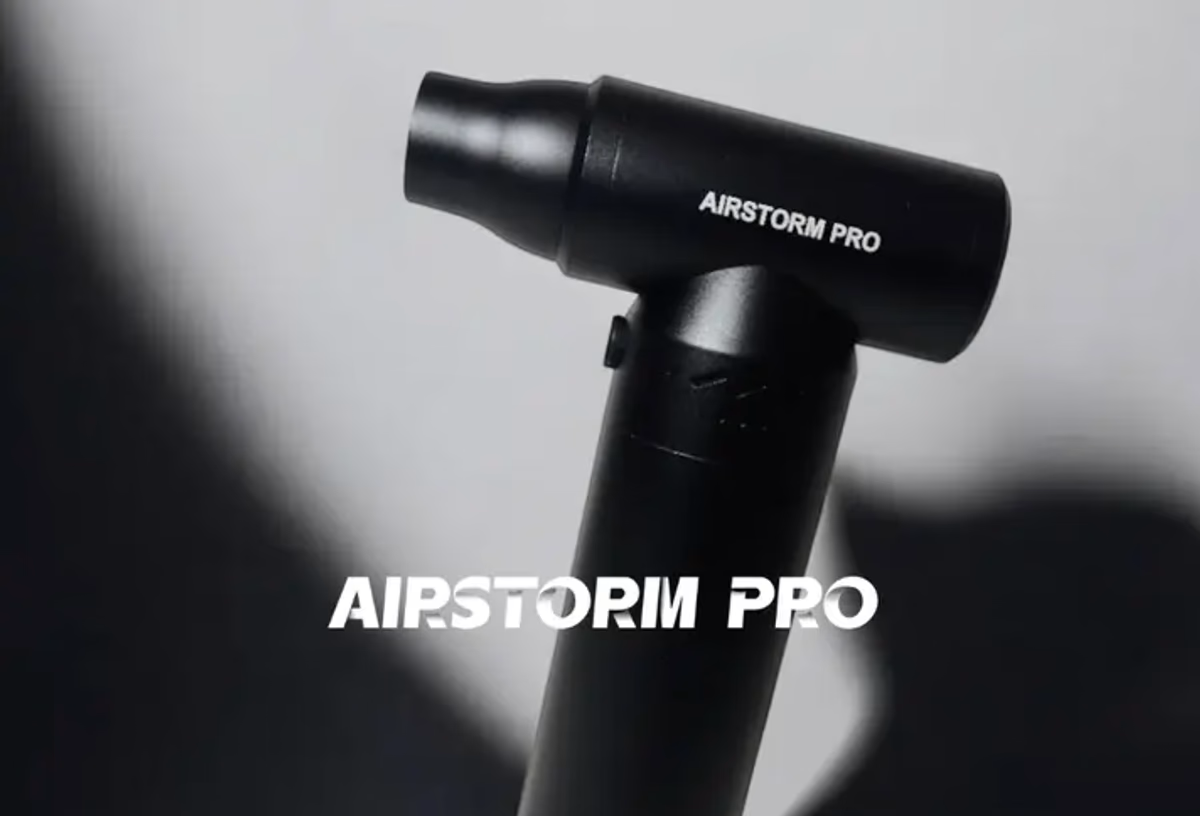 暴風域クラスの圧倒的パワー。強力送風と吸引の2WAYエアダスターがかなり優秀