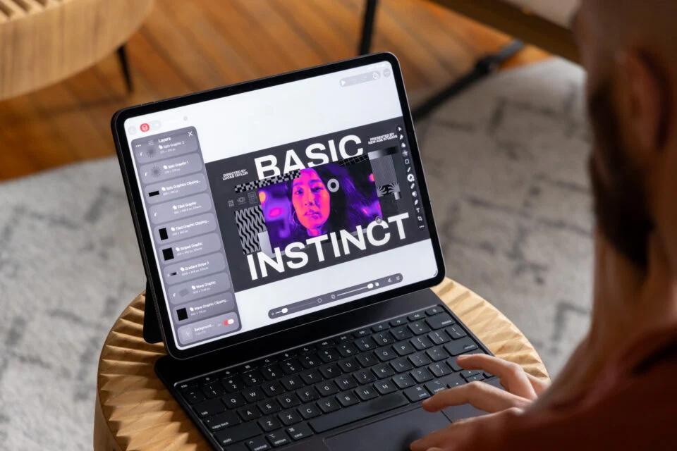 吉田拓郎の写真と音楽が楽しめるデジタルフォトフレーム｢TAKURONICLE
