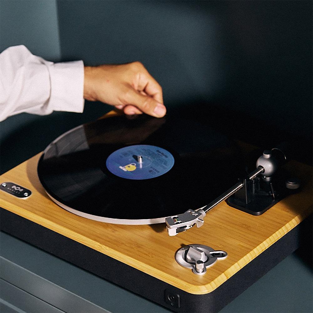 竹製の風合い。しかもワイヤレス。House of Marleyの新ターンテーブル