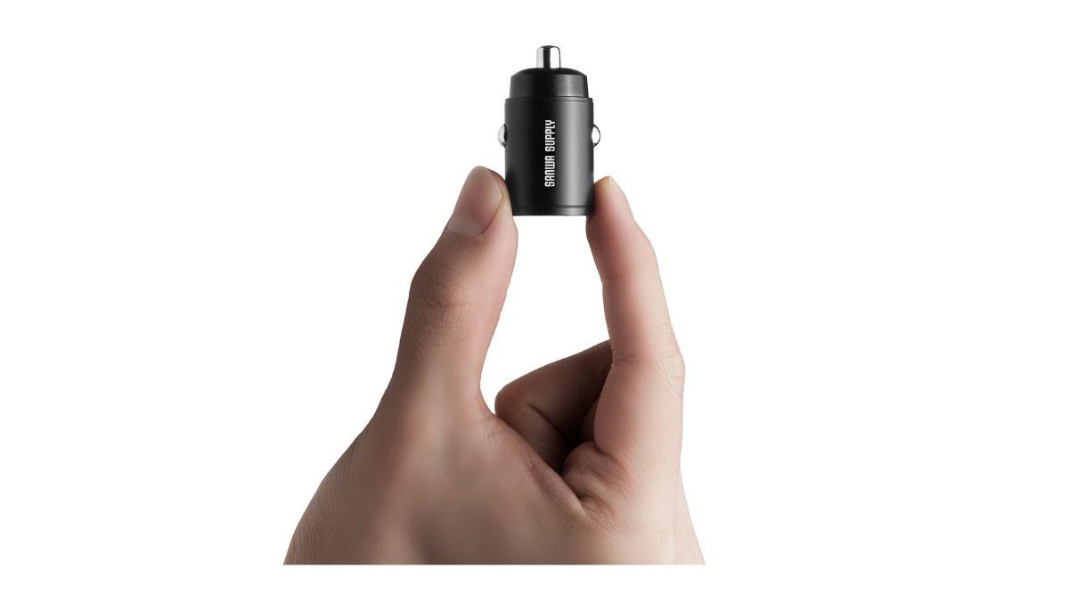 サンワダイレクトから小さすぎるくらいがちょうどいいカーチャージャー出ました