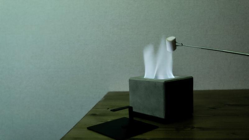 焚き火は室内でも楽しめる。炎がある晩酌にどっぷりハマった話