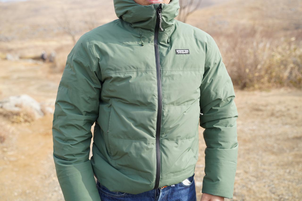脱・ミシュランマン。パタゴニアの｢完全防水ダウン｣は、スーツもいける
