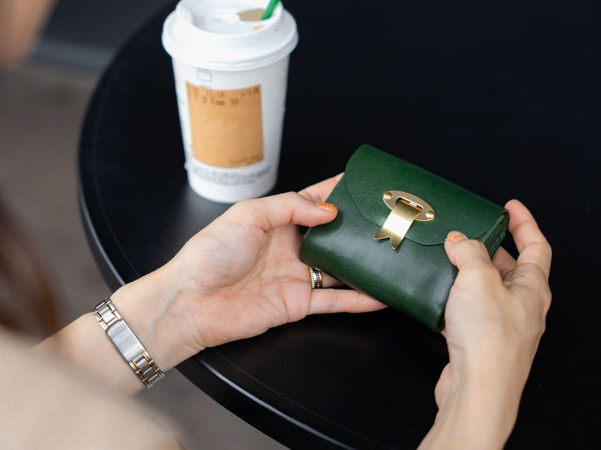 レジ前でモタつかないやつ。180°パカッと開く財布Lotus deuxが優秀