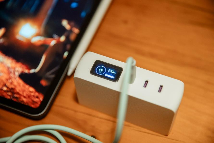 CIOの“ハイスペック充電器”が、「コンセントない場所」の救世主になっ