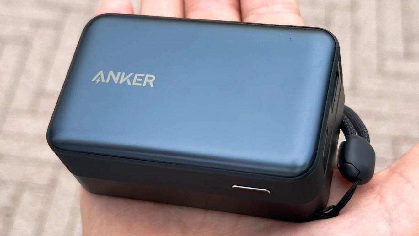 Ankerの“巻取り式”モバイルバッテリーで、｢ケーブル忘れ｣卒業します
