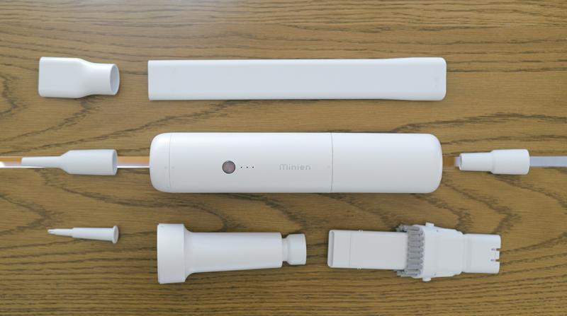 見せる収納OKなミニ掃除機。強力吸引＆ブロワー機能でデスクや部屋の掃除が捗りました