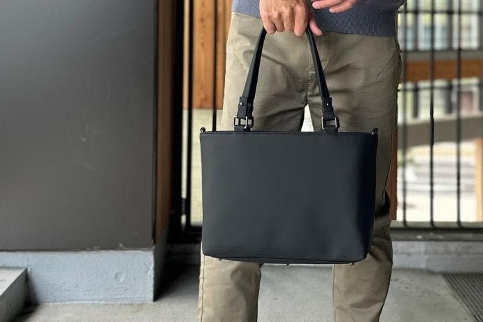 カバンの中が散らかる人へ。7つの専用ポケットで迷子を防ぐ、整理不要のバッグ術