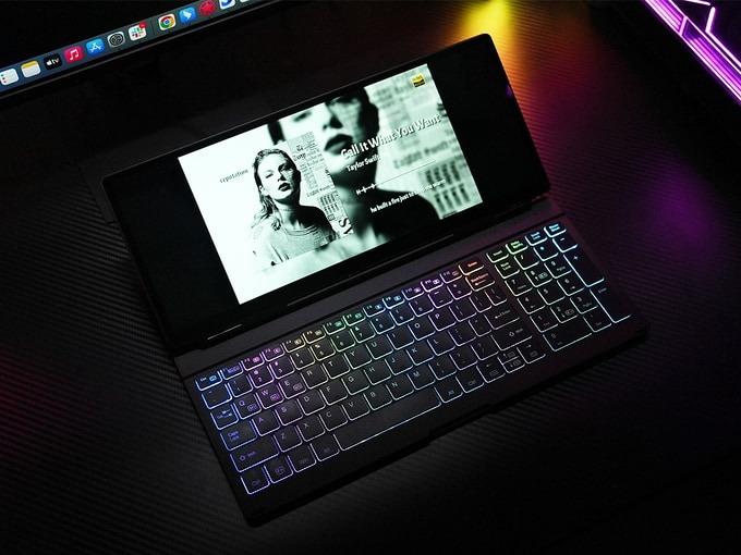 なぜ今までなかった？ モバイルに便利なキーボード一体型4Kタッチ