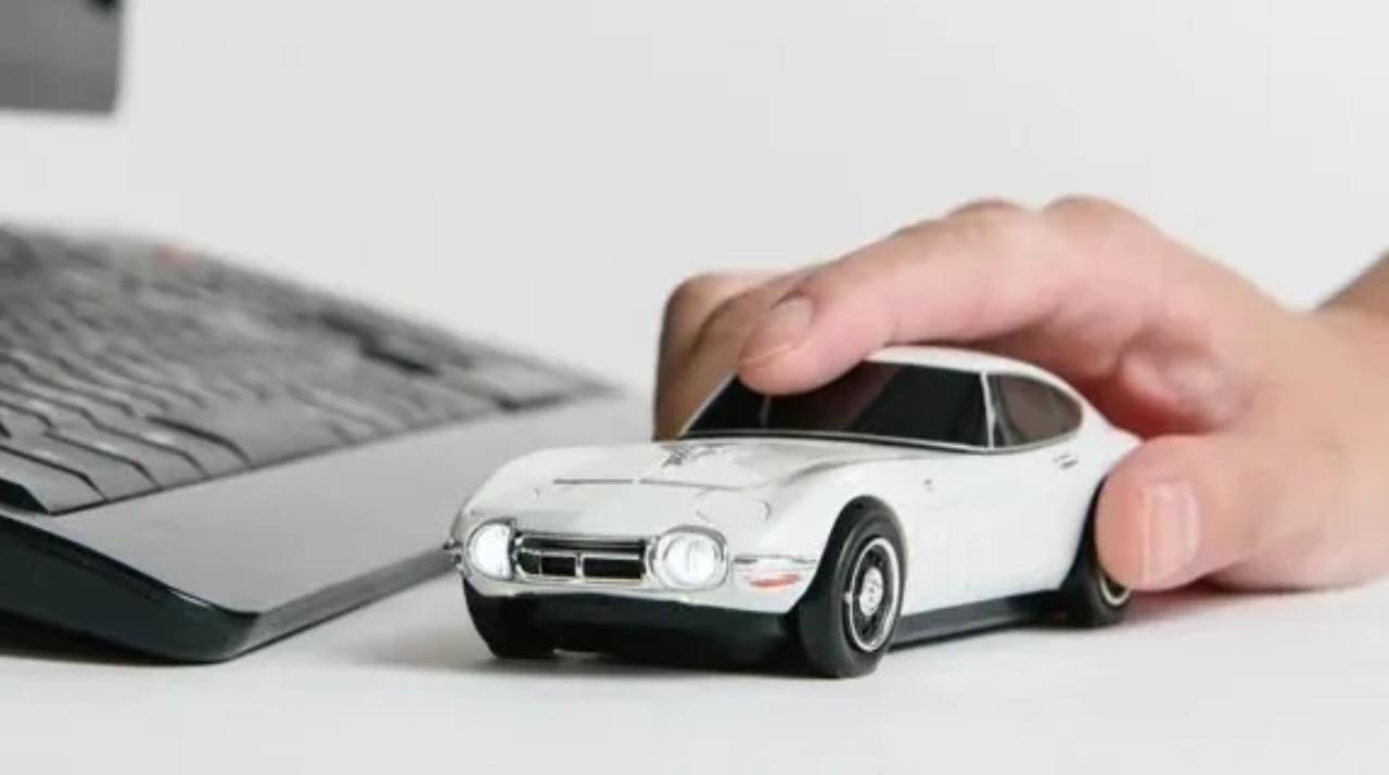 伝説の名車を手のひらに。無線マウスになったトヨタ2000GT