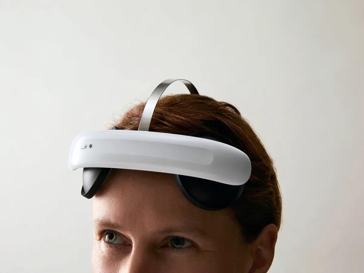 FDAが承認した「うつ症状軽減」のための電気ヘッドセット